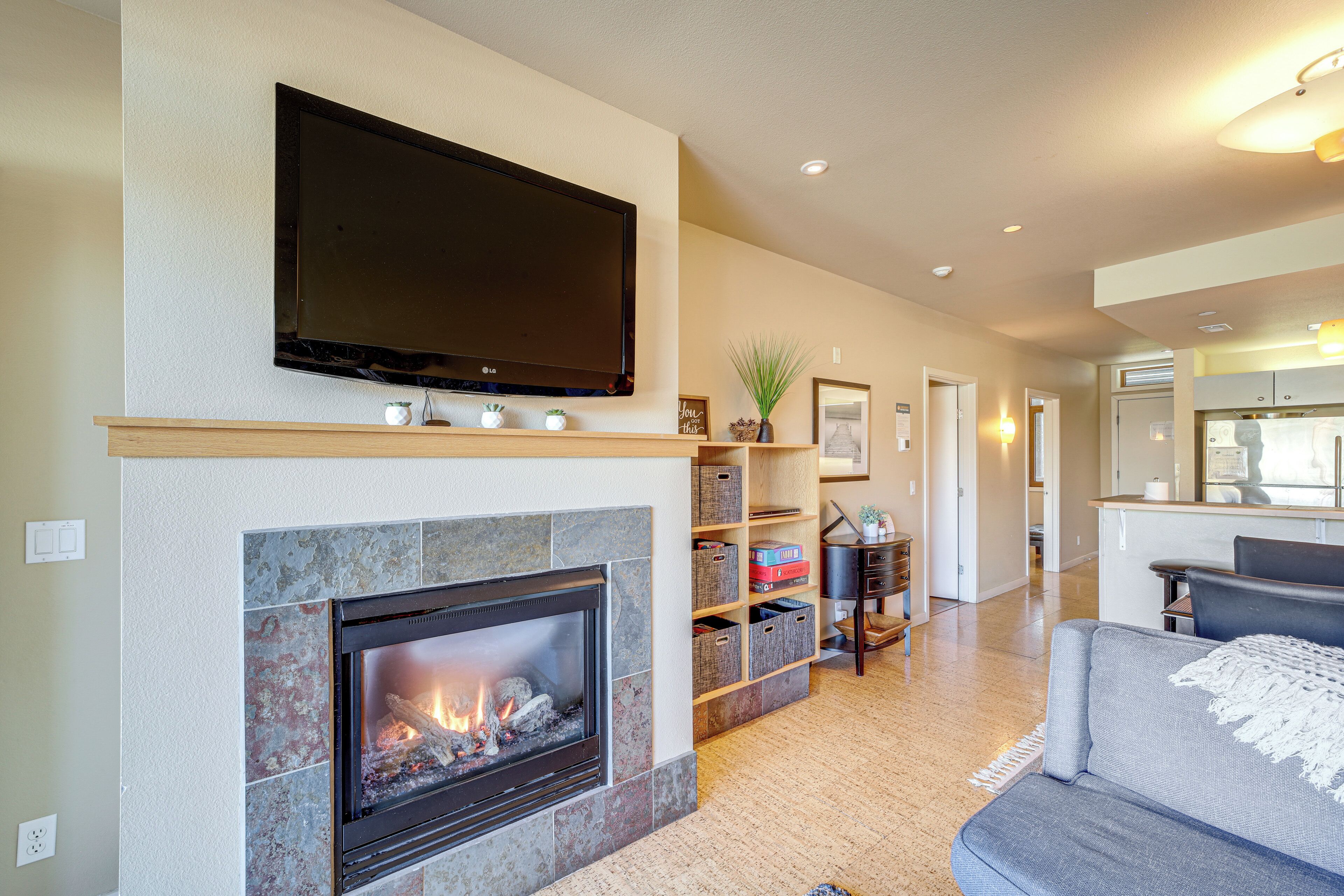 TV, fireplace