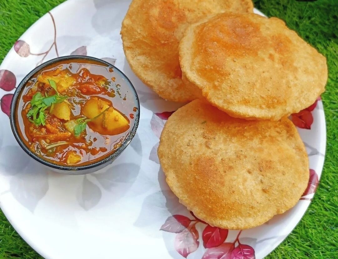 Daily cooked-to-order breakfast (INR 90 per person)