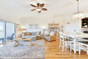 Smart TV, offices - Intracoastal Views Condo | 3 min walk to beach! (Indian Shores)
