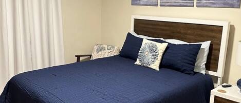 3 bedrooms, desk, iron/ironing board, free WiFi