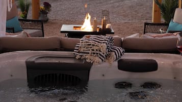 Bain à remous extérieur