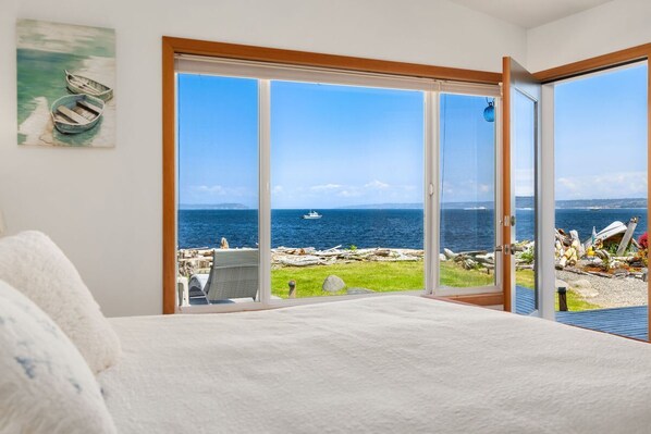 3 bedrooms, iron/ironing board, travel crib, WiFi