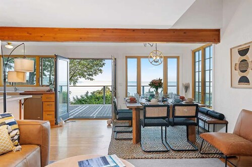 Porpoise Paradise Waterfront Home w Beach/Hot Tub