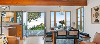 Porpoise Paradise Waterfront Home w Beach/Hot Tub