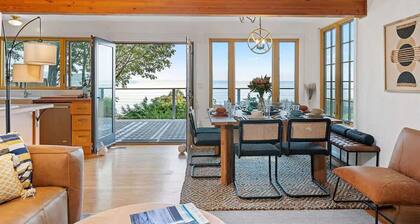 Porpoise Paradise Waterfront Home w Beach/Hot Tub