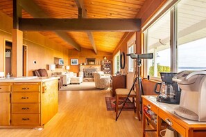 Interior - An Exciting Salish Escape w/ Waterfront View (Kingston)