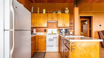 冰箱、微波炉、烤箱、炉灶