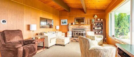 Télévision, cheminée