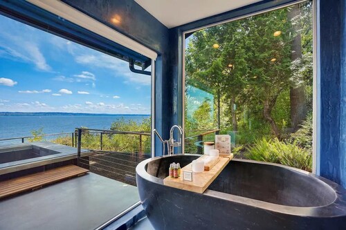 Saltwood Waterfront, Hot tub, Beach, Wildlife