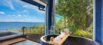 Saltwood Waterfront, Hot tub, Beach, Wildlife