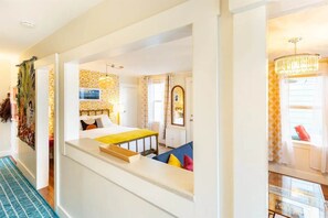 Bügeleisen/Bügelbrett, Reisekinderbett, WLAN, Bettwäsche