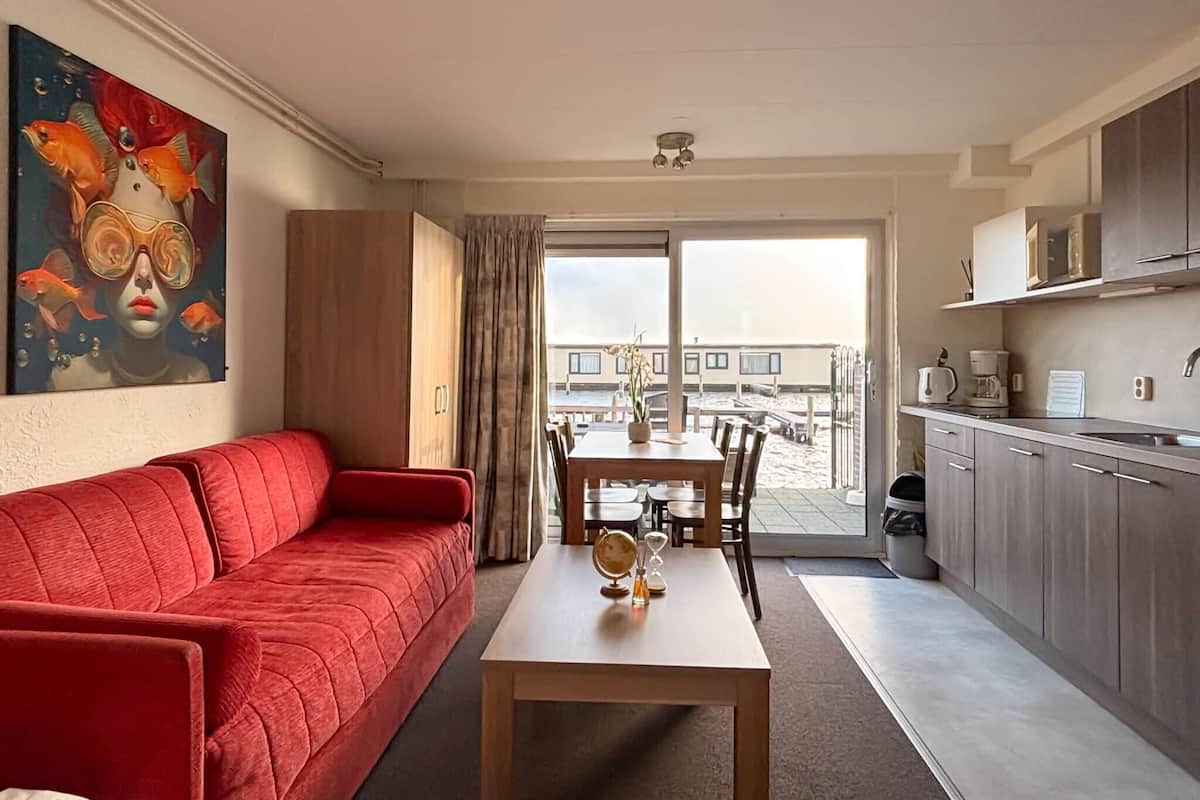 Standard Studio, Lakeside | 4 bedrooms, blackout drapes, iron/ironing board, free WiFi