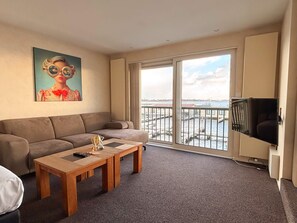 Căn hộ, 1 phòng ngủ, quang cảnh hồ | Khu phòng khách