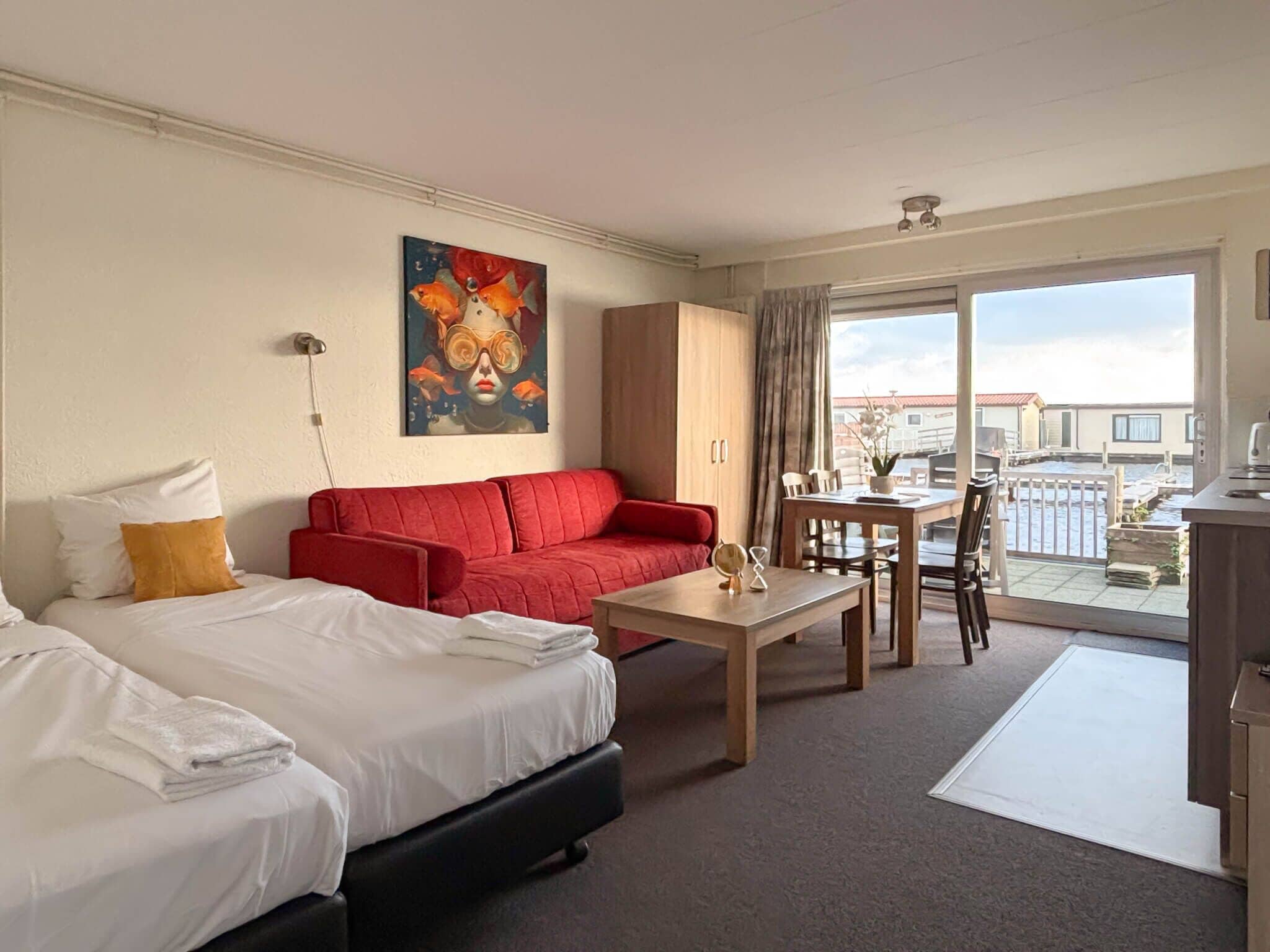 標準開放式客房, 湖畔 | 遮光窗簾/窗簾、熨斗/熨衫板、免費 Wi-Fi、床單