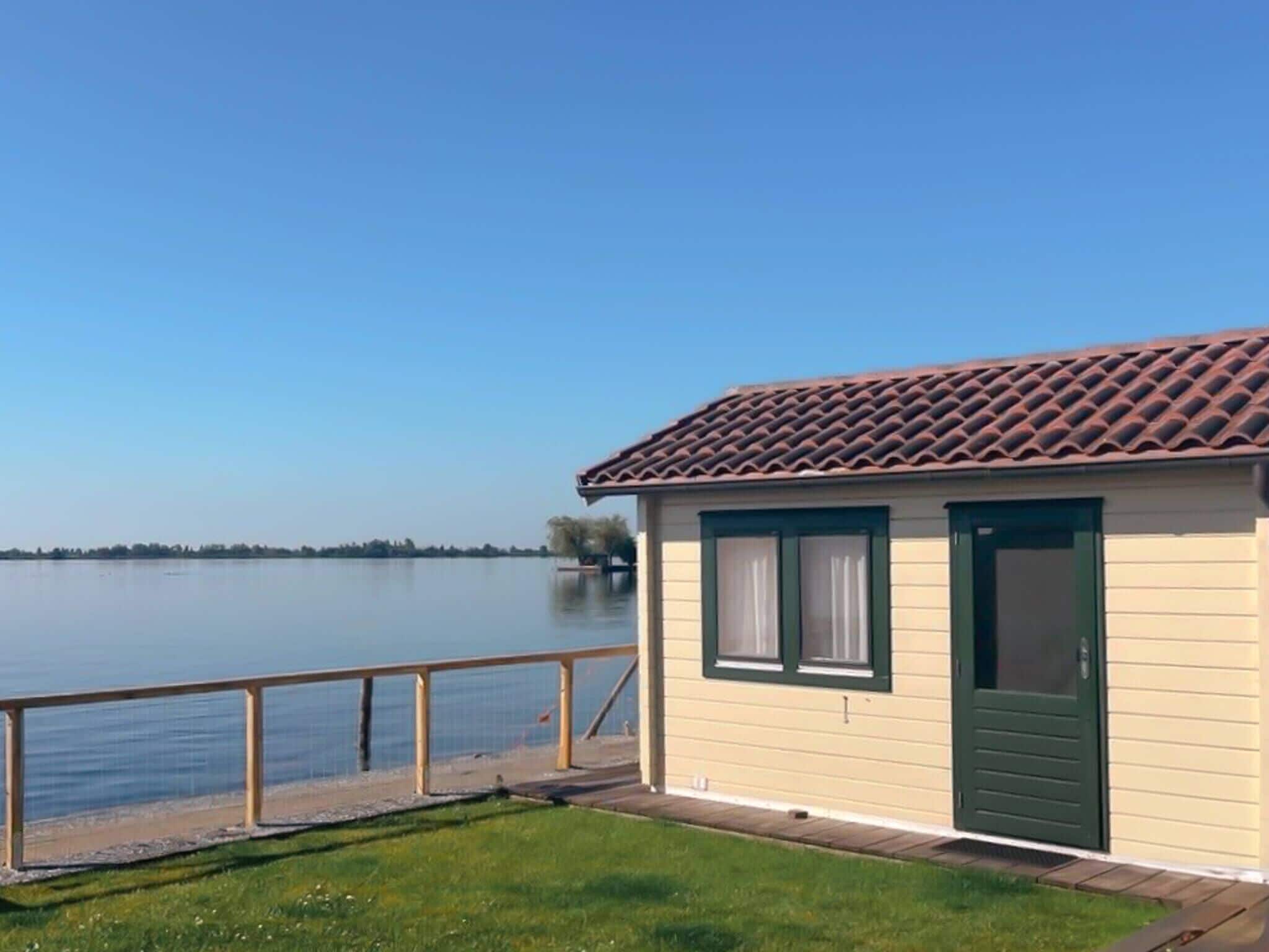 Standaard bungalow, 2 slaapkamers, op het water | Terras