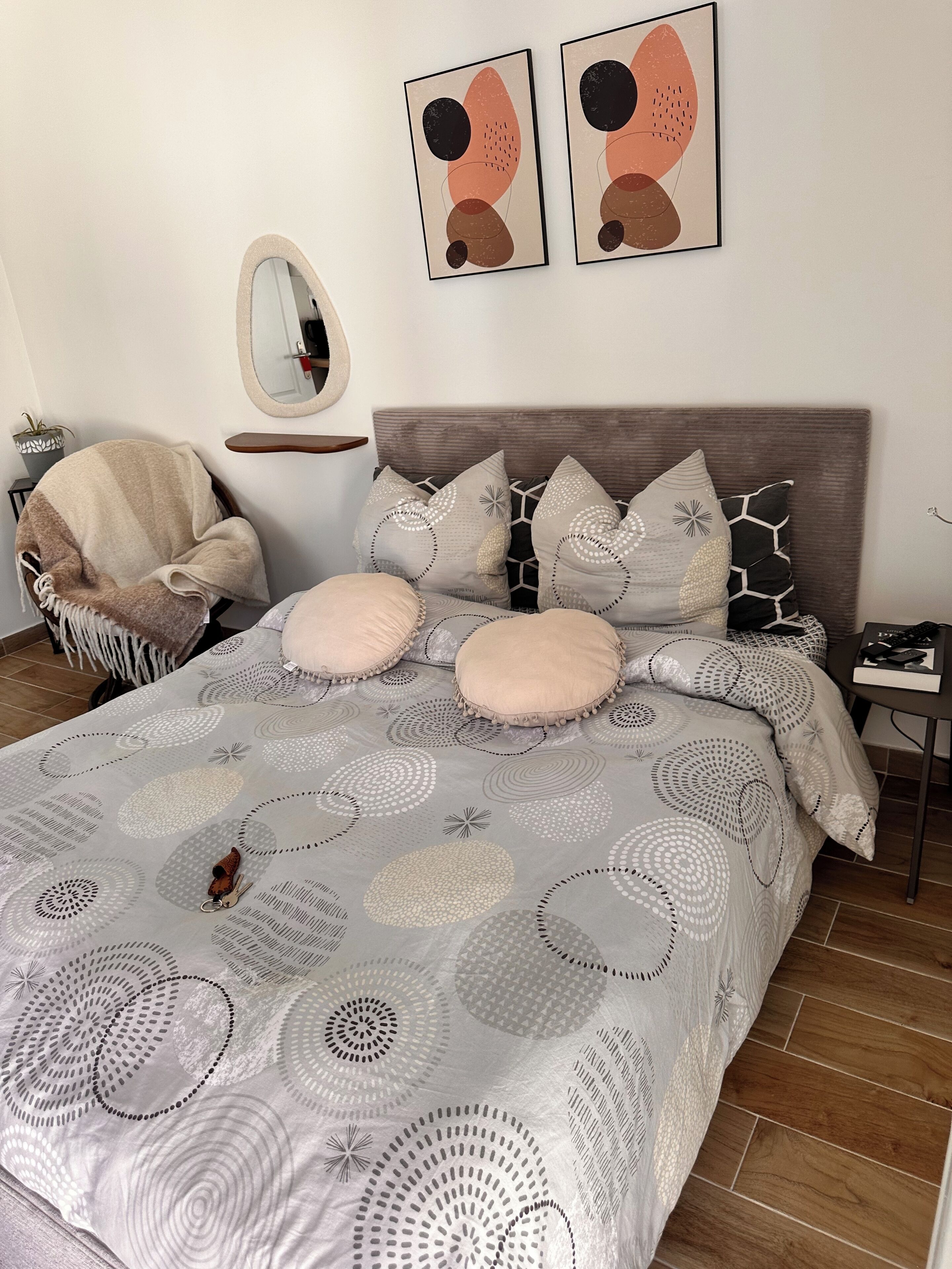 1 bedroom, travel cot, free WiFi, bed sheets