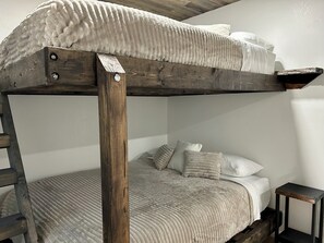 4 bedrooms, WiFi, bed sheets