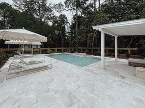 Outdoor pool, a heated pool - The Juander Inn, cottage + pool + bikes + beach chairs (Santa Rosa Beach)