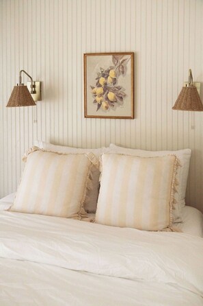 1 dormitorio, tabla de planchar con plancha, wifi y ropa de cama