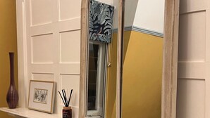 Interior - Charming Double Room in Central Mayfair /Unique stay/ Perfect location (London)