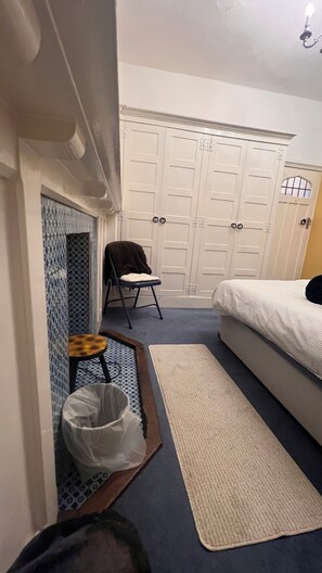 1 室のベッドルーム、アイロン / アイロン台、WiFi (無料)、ベッドシーツ