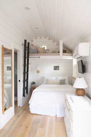 1 chambre, bureau, fer et planche à repasser, accès au Wi-Fi (inclus)