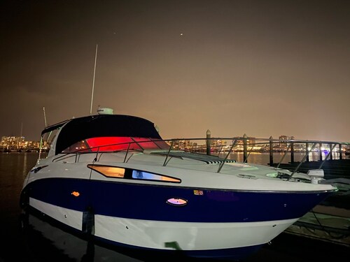 A romantic night for couples in the yacht in Marina del Rey, Los Angeles