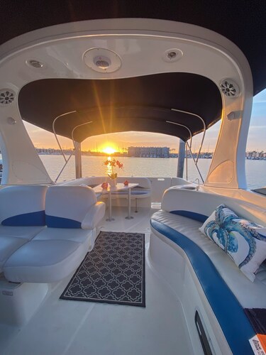 A romantic night for couples in the yacht in Marina del Rey, Los Angeles