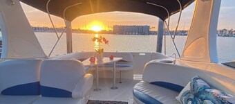 A romantic night for couples in the yacht in Marina del Rey, Los Angeles