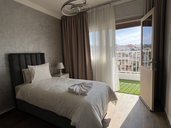 3 bedrooms, iron/ironing board, WiFi, bed sheets