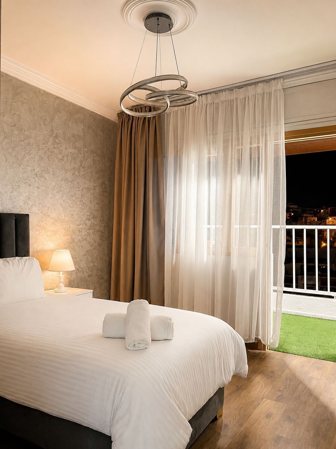 3 quartos, ferros/tábuas de passar roupa, Wi-Fi, roupa de cama