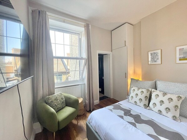 1 bedroom, iron/ironing board, WiFi, bed sheets - Cozy studio in Camden (Greater London)