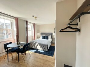 1 bedroom, iron/ironing board, internet, bed sheets