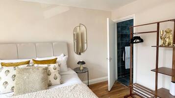 1 bedroom, iron/ironing board, internet, bed sheets