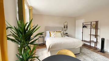 1 habitación, tabla de planchar con plancha, internet y ropa de cama