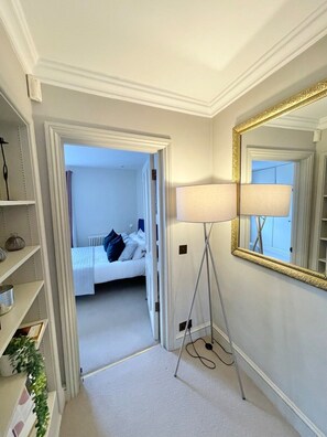 2 bedrooms, iron/ironing board, internet, bed sheets