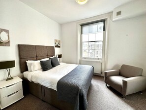 2 chambres, fer et planche à repasser, accès Internet, draps fournis