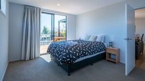 3 bedrooms, WiFi - A new family home just a few steps from the beach (Pohara)