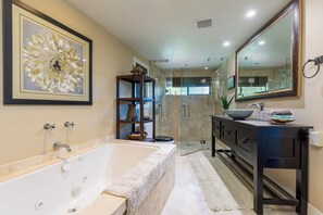 Douche, baignoire à jets, serviettes fournies, savon