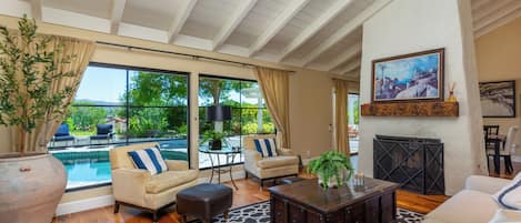 スマートテレビ、暖炉