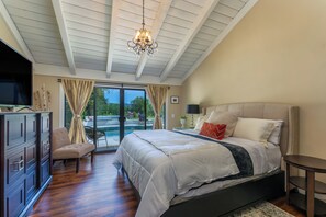 3 soverom, strykejern/-brett, wi-fi og sengetøy