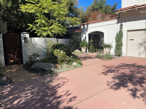 Furnished 3 bedroom 2 bath pool home in Westlake Village