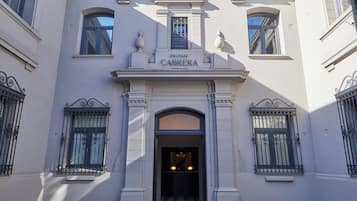 Fachada de la propiedad