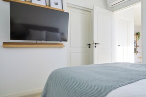 Apart Daire | 1 yatak odası, odada kasa, dizüstü bilgisayar çalışma alanı 