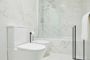 Appartamento | Bagno | Asciugacapelli, asciugamani, sapone, shampoo