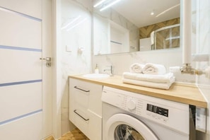 Towels, toilet paper - Apartment With sea View, Ustronie Morskie (Ustronie Morskie)