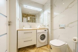 Apartment | Bathroom | Towels, toilet paper - Apartment With sea View, Ustronie Morskie (Ustronie Morskie)