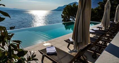 Exquisite 9-Schlafzimmer-Villa für 18 Personen, mit Infinity-Pool in der Nähe des Meeres