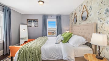 5 bedrooms, desk, iron/ironing board, WiFi