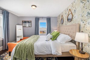 5 bedrooms, desk, iron/ironing board, WiFi - GAME DAY Haven: Sleeps 10, Near Notre Dame & DT! (South Bend)